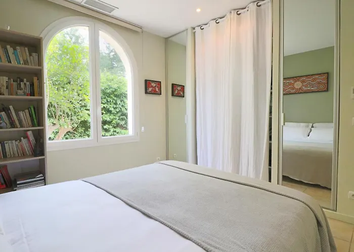 Βίλα Charming With Jacuzzi At 200m From Beaches Αντίμπ