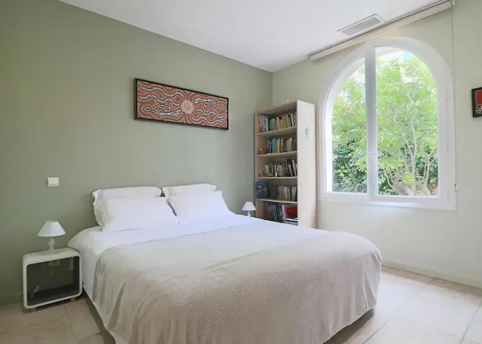 Βίλα Charming With Jacuzzi At 200m From Beaches