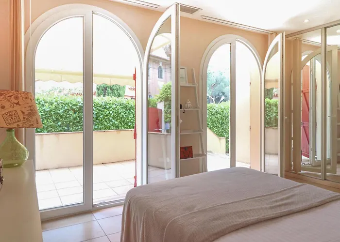 Βίλα Charming With Jacuzzi At 200m From Beaches