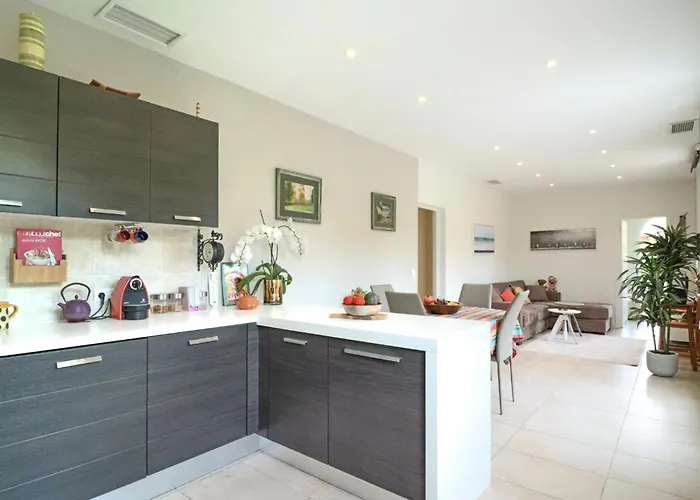 Villa Charming With Jacuzzi At 200m From Beaches Antibes